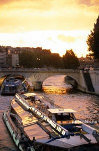 Read more about the article Pariisi on maitokahvia ja kulttuurielämyksiä