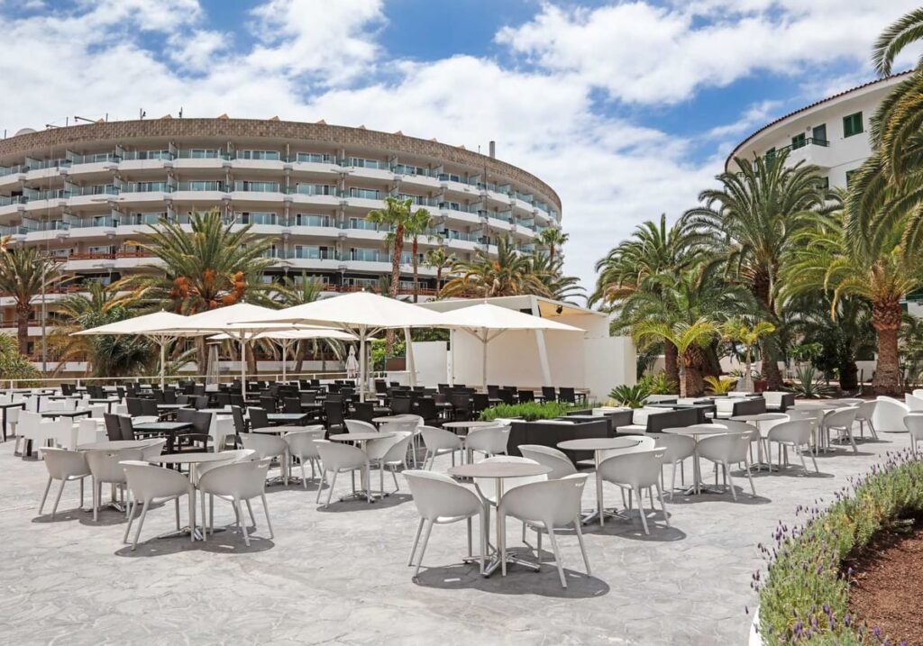 Labranda Playa Bonita on suomalaisten suosikkipaikkojen lähellä sijaitseva siisti hotelli Playa del Inglesissä
